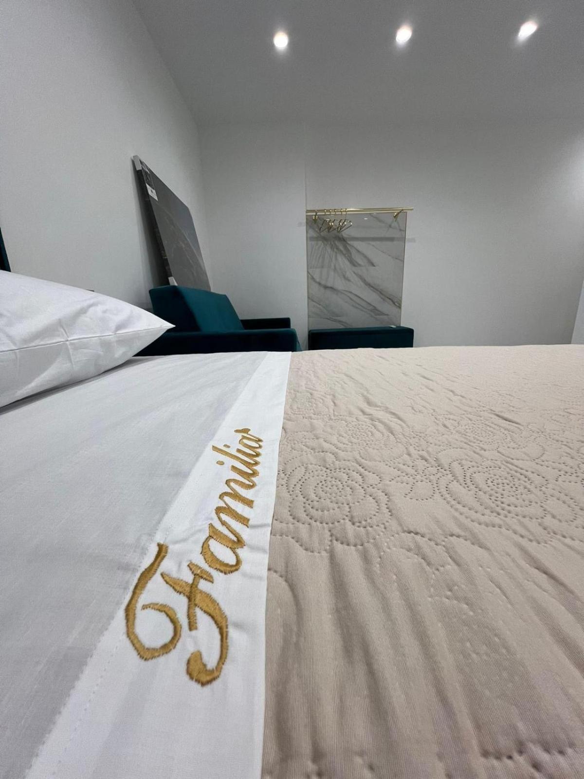 Familia Hotel Наполи Екстериор снимка