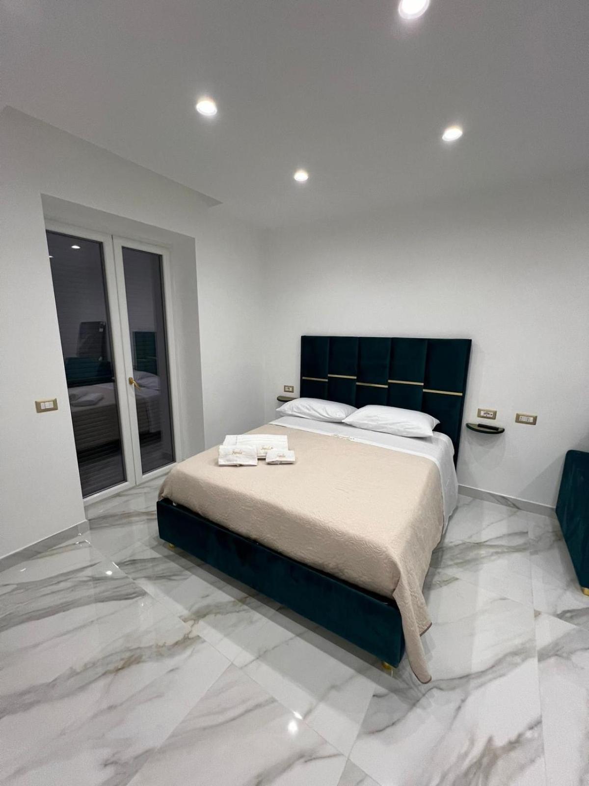 Familia Hotel Наполи Екстериор снимка