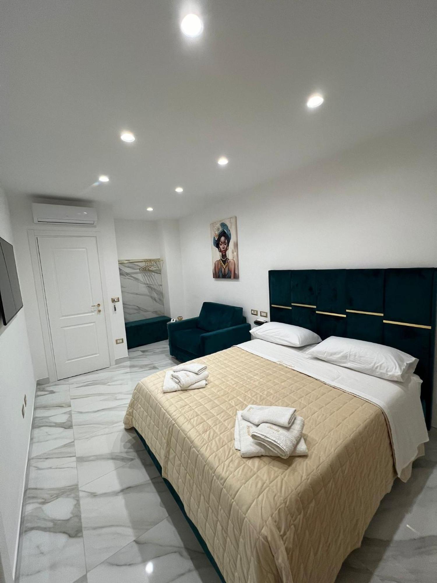 Familia Hotel Наполи Екстериор снимка